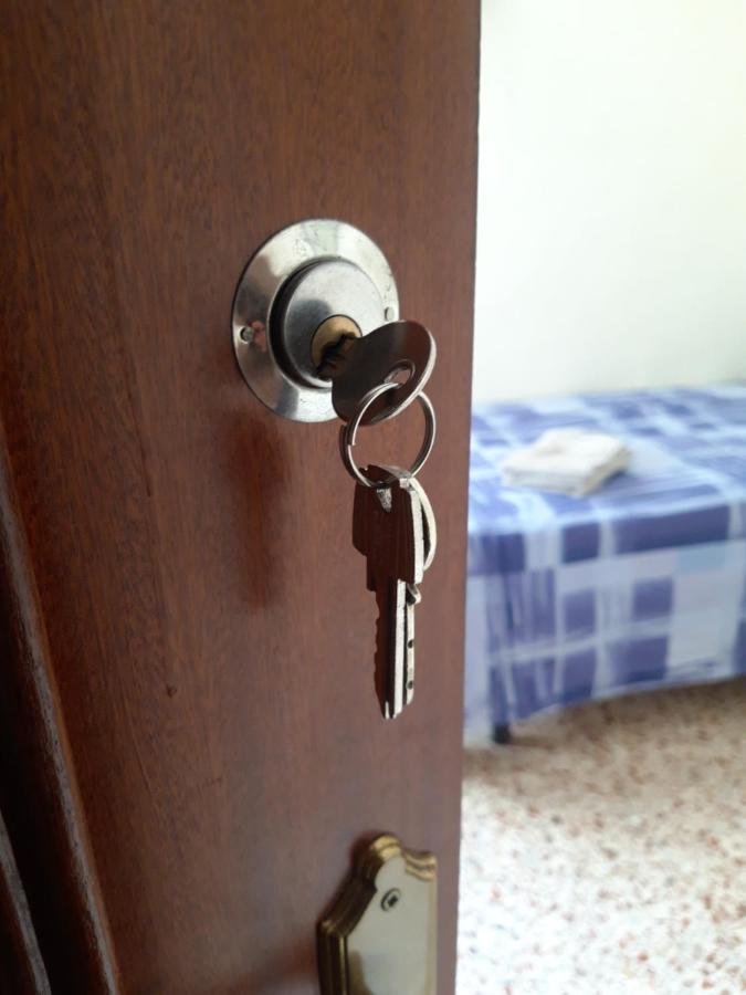 Central Accommodation Аликанте Екстериор снимка